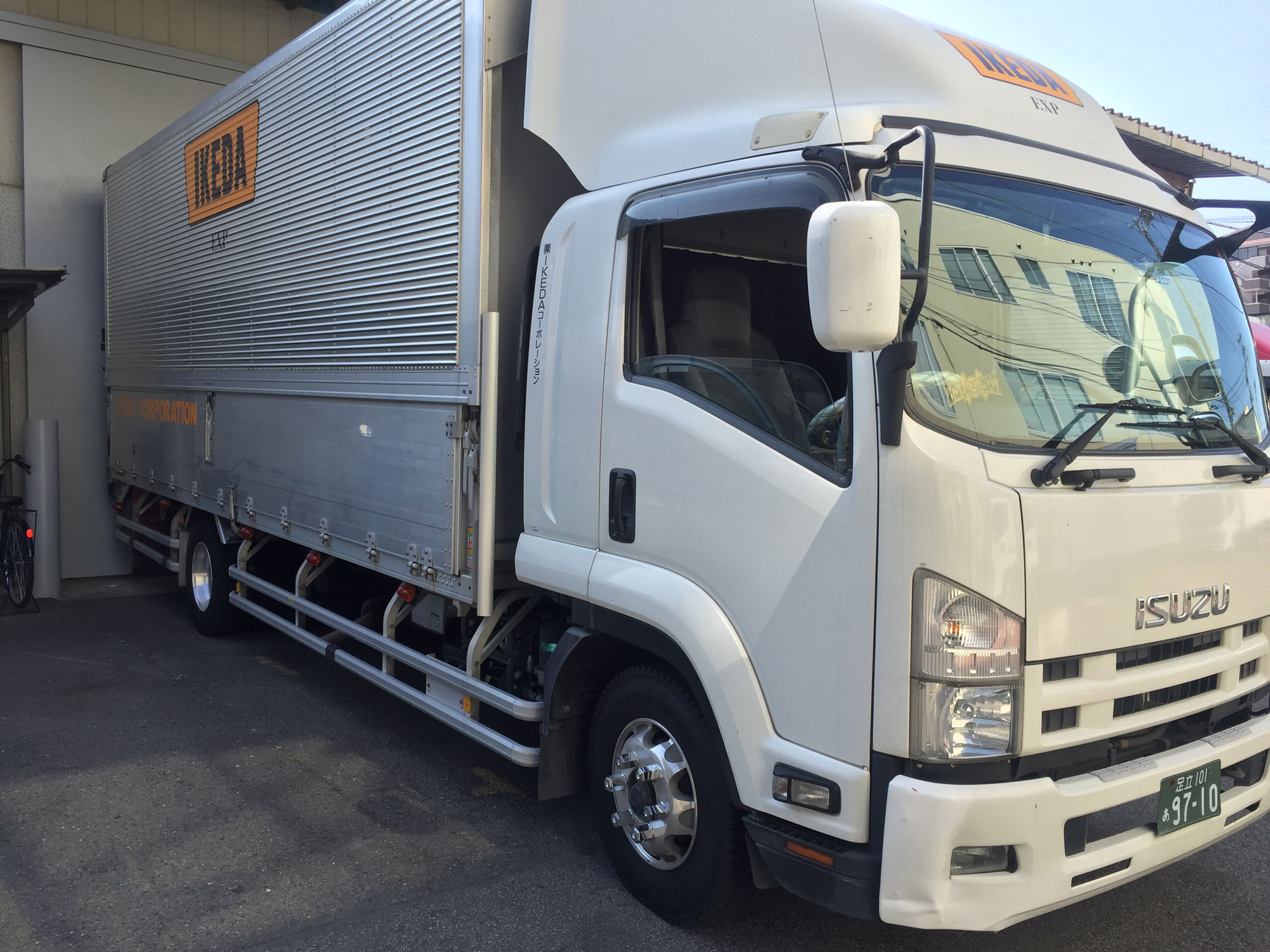 4トン車（ウイングタイプ）　東京でトラックの手配をするなら東京・足立区の格安IKEDAコーポレーション